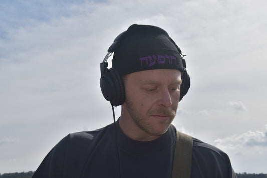 EW Hat - הופעה